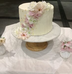 お花とウエディングケーキ！